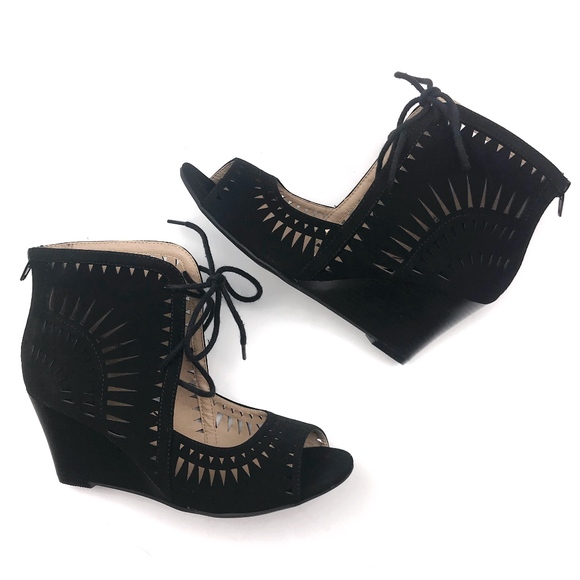 [7W] Cutout Peep-Toe Wedge - Picture 1 of 7